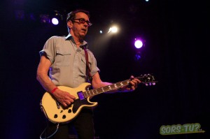 Le guitariste East Bay Ray. Photo par Karine Jacques.