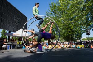 L'art de cirque en apr�s-midi. Photo par S�bastien Lavall�e -  info@sebastienlavallee.com