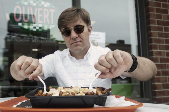 Simon Proulx et sa poutine qui n'arrivait pas à la cheville de ce qu'on peut savourer au Festival de la Poutine de Drummondville.
