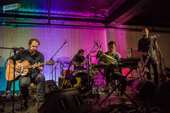 <a href='https://www.billets.ca/avec-pas-d-casque-billets'>Avec pas d'casque</a> lors de leur lancement d'album Effets Sp�ciaux, au d�but du mois.