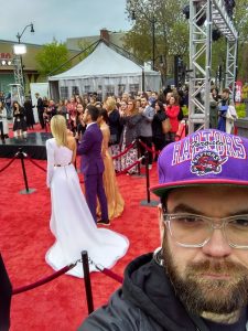 gala-artis-hugo-mudie-tapis-rouge-2017-02