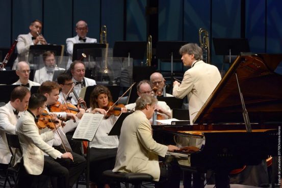 <a href='https://www.billets.ca/alain-lefevre-billets'>Alain Lef�vre</a> au piano et <a href='https://www.billets.ca/kent-nagano-billets'>Kent Nagano</a> au <a href='https://www.billets.ca/festival-de-lanaudiere-billets'>Festival de Lanaudi�re</a>. Cr�dit photo: Cristina Alonso